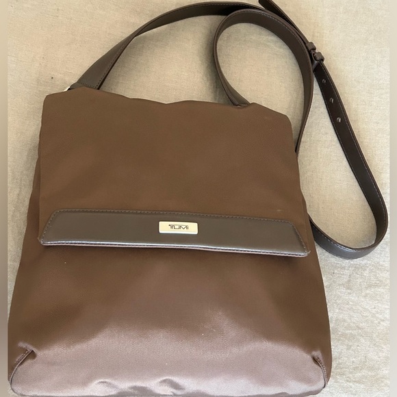 TUMI Gender Neutral Brown Nylon w/Leather Trim Messenger Crossbody Bag - Picture 6 of 11